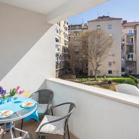 Apartment Split * Σπλιτ