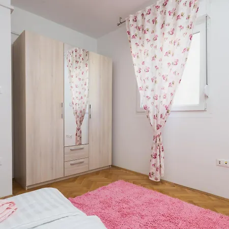 Apartment Split Lägenhet